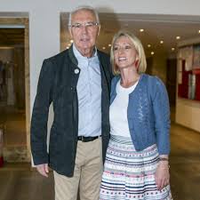 Im krieg wurde ihr haus nicht zerstört, auch flüchtlinge wurden ihnen nicht zugewiesen. Beckenbauer Dementiert Gesundheitsprobleme Mir Geht Es Gut Stern De