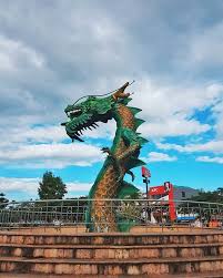 Tau Nggak Waktu Ke Bau Bau Kemarin Gue Ketemu Sama Shenron Eh Bukan Tapi Patung Naga Yang Unik Di Dekat Pantai Kamali Kenapa Unik So Patung Pantai Sejarah