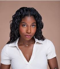 Gloria Holy's Instagram, Twitter & Facebook