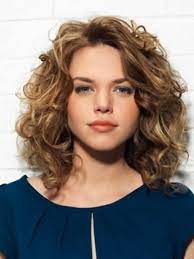 Medium Wavy Hairstyle With Swept Bangs For Women With Thick Hair And Round Faces Medium Curly Hair Styles Medium Length Curly Hair Hair Styles