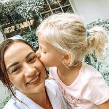 Alissa West's Instagram, Twitter & Facebook