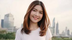 Bentuk wajah oval merupakan bentuk wajah paling ideal bagi pria maupun wanita. 4 Rekomendasi Model Rambut Yang Sesuai Dengan Bentuk Wajah Beauty Fimela Com
