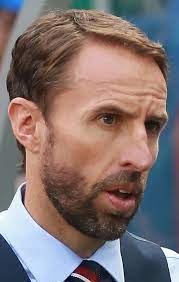 Gareth southgate obe (born 3 september 1970) is an english professional football manager and former player who played as a defender or as a midfielder. Sautgejt Garet Vikipediya
