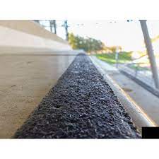 Adhère sur toutes les surfaces intérieures et extérieures. Bande Antiderapante Thermocollee Pour La Securisation Des Escaliers Exterieurs