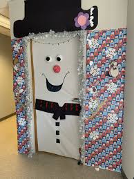 Last year he was sick for several weeks and didn't participate. Holiday Door Decorating Contest Sesi