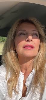 Hi am French women live in South of France