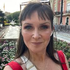 This has been bothering since I saw it. She looks like a teenager. I  thought this was his daughter 😳 this is his wife who he says is 23.  redflags #marriage