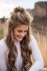 For 2020 hair styles, hairdressers and hair designers recommend shorter hair styles. High School Girl Long Pretty Hair Senior Portrait Photograper In Sammamish Wa Hairstyles For Seniors Senior Pictures Hairstyles Senior Portraits Hairstyles
