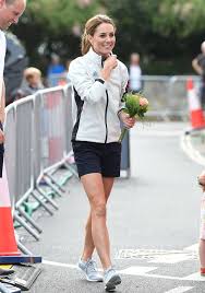 Die schönsten fotos | adelswelt. Royale Outfits Herzogin Kate Hat Das Erste Mal Shorts Getragen