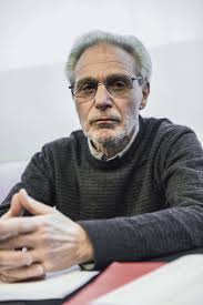 Complotisme : comment le démasquer et quelle riposte adopter ?