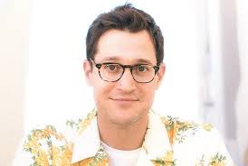 He likes woodsy scents, the blueberry ricotta pancakes from the café around the corner from his apartment, and his dog, redmond. Dan Levy Signs Overall Deal With Sony Pictures Tv Deadline