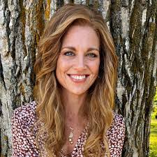 Kris Bradley's Instagram, Twitter & Facebook