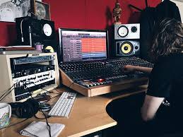 It does this when i use the scroll wheel on the mouse, when i click the scroll bar with the mouse. Chirping Facebook