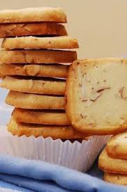 Almond Shortbread Cookies With Amaretto Christmas Cookies Almond Shortbread Cookies Delicious Desserts Cookie Bar Recipes