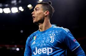 Ronaldo's contract at juventus is believed to be worth €30m ($34m/£26m) a year, meaning he is by some distance the best paid player in serie a. Cristiano Ronaldo Becomes The First Footballer In History To Reach A Billion Dollar Net Worth Newsmag Com Ng
