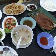 Tak lama lagi bulan puasa.kat bazar ramadan nanti mesti banyak jualan ikan bakar.hmmm ada yang tak sabar nak menyambut ketibaan bulan puasa. Juara Ikan Bakar Kubang Kerian Original Malaysian Seafood Restaurant In Kubang Kerian