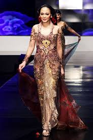 Kehebatan anne avantie dalam mengkreasikan idenya ke dalam bentuk busana sudah tidak butuh diragukan lagi. Living A Beautiful Life Modern Kebaya Pengantin Wanita Pakaian Wanita