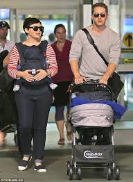 Ginnifer Goodwin Jets Into Vancouver With Baby Strapped To Her Front Ginnifer Goodwin Ginnifer Goodwin Baby Josh Dallas