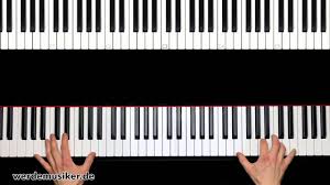Informationen zu den urhebern und zum lizenzstatus eingebundener mediendateien (etwa bilder oder videos) können im regelfall durch anklicken dieser abgerufen werden. Fluch Der Karibik Piano Tutorial Klavier Spielen Lernen Kostenlose Lernvideos Fur Klavier Keyboard