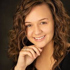 Kayla Leanne's Instagram, Twitter & Facebook