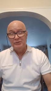 Romford Elvis or Kelvis as he likes to call himself. Sitting relaxing  belting out a tune without the wig. This man is a beautiful soul. He raises  money for cancer research. If