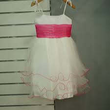 Robe magnifique et livrée très rapidement. Robe Fille Ceremonie Mariage Cortege Blanc Fushia Ceremonie Fete