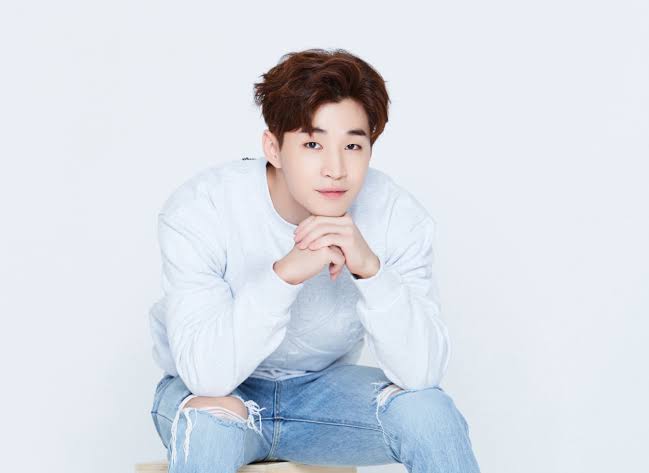 Hasil gambar untuk henry super junior"