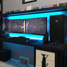One Of The Best Dual Monitor Setups I Ve Seen So Far Photo By Kushal Shah Gaming Room Setup Best Dual Monitor Setup Gaming Setup
