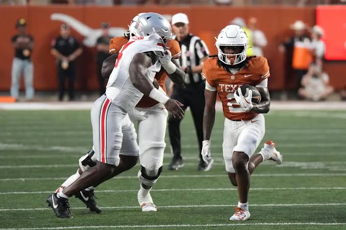 Transfer RB Hollywood Smothers shines in Longhorns historic win - Yahoo Sports