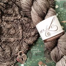 Welcome to andre sue knits! The Yarniacs Podcast Episode 99 Knitting Near The Shore