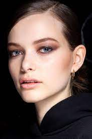 6 Autumn Winter 2020 Make Up Trends To Try Now Winter Makeup Makeup Trends Fall Makeup