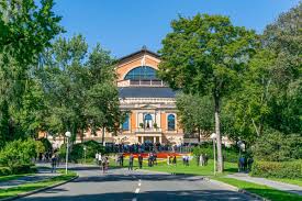 Hier können sie karten für die bayreuther festspiele ausschließlich sofort online kaufen. Das Festspielhaus Bayreuth