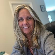 Alison Hollis's Instagram, Twitter & Facebook