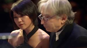 Yuzu practices with Aljona Savchenko