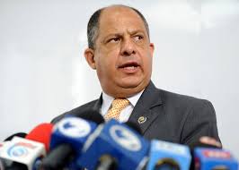 Luis Guillermo Solís perdió a su consejero y desautorizó a su diputado más  útil, en el mismo día
