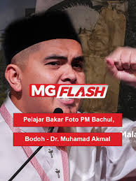 Pelajar Bakar Foto PM Bachul, Bodoh