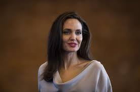 Voight)‏، سابقا جولي بيت (بالإنجليزية: Ø£Ù†Ø¬Ù„ÙŠÙ†Ø§ Ø¬ÙˆÙ„ÙŠ ØªØ¹ÙˆØ¯ Ø¨Ù‚ÙˆØ© Ø¥Ù„Ù‰ Ø§Ù„Ø´Ø§Ø´Ø© ÙÙŠ 2020 Meo
