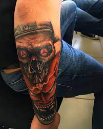 When sasuke's complete susanoo is seen for the first time in the manga it has what appears to be an orb in it's foremost right hand. Itachi Tattoo Naruto Narutotattoo Anime Susanoo Sasuke Uchiha Itachitattoo Tatuajes Personajes De Naruto Tinta