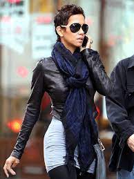If You Have A Dark Skin Tone Like Halle Berry Opt For Lighter Shades Such As Brown Or Matte Black Black Aviators Are Your Bes Halle Berry Style Fashion Women