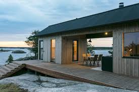 Cette Cabane Design En Bois D Architecte Est Autosuffisante Planete Deco A Homes World En 2020 Maison De Vacances Maison En Bois Moderne Maison Autosuffisante