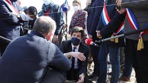 Monsieur le ministre de l'agriculture, où en sommes nous du plan de sauvegarde urgent aux apiculteurs ? Vignes Gelees Le Ministre De L Agriculture En Touraine Au Chevet Des Viticulteurs