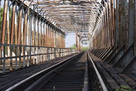 Besi cor lebih banyak digunakan daripada besi baja karena cenderung mampu mengurangi karat/korosi. Jembatan Besi Rel Kereta Api Foto Gratis Di Pixabay