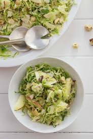 Rosenkohl Salat Mit Apfel Haselnuss Parmesan Elle Republic Rosenkohl Salat Salat Mit