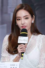 Taking on the stage name han chae young, she made her acting í•œì±„ì˜ êµ­ì  ë‚¨íŽ¸