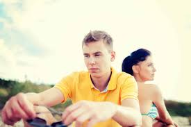 With a woman it may seem obvious, but with das messer, die gabel, der löffel (the knife, the fork, the spoon) it's not particularly obvious why each implement has the gender that it does. 10 Dinge Die Ein Unsicherer Mann Der Frau Die Er Liebt Antut