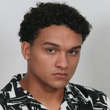 BROTHER SANTA Escribe: Luis Armando Cordero Produce: Cindy Alvarez Dirige:  Amaury Cordero Actúan: Yarimar Varona, Ámbar Texidor, Luis Armando y  Giovanny González SINOPSIS: La Navidad es una época de felicidad, amor y