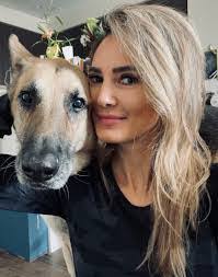 Linda Harkcom's Instagram, Twitter & Facebook