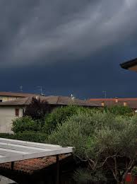14 luglio, 21:50 italia maltempo in veneto, oltre 200 interventi dei vigili del fuoco. Pdvghv25yzffnm