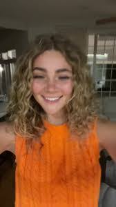 Isabelle Kent's Instagram, Twitter & Facebook