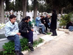 Εκδήλωση μνήμης για τους δύο απαχθέντες μητροπολίτες χαλεπίου της συρίας, τον ελληνορθόδοξο μητροπολίτη παύλο yazigi και τον συροϊακωβίτη yohanna ibrahim, διοργανώνει το καλλιτεχνικό. 28 Xronia Apo Ton 8anato Toy Payloy Sidhropoyloy O Tafos Toy Ston Kokkino Mylo Eikones Stories Iefimerida Gr